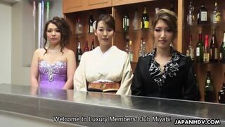 Akari Asayaki, Suzu Miyano Y Yume Mizuki Dandole Al Patron