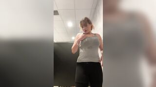 Whoknowzmaddie Spreading Booty Gym Bathroom $1000 Donation Video - PornhubApp.com